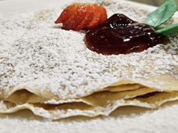 Naleśniki słodkie: dżem truskawkowy