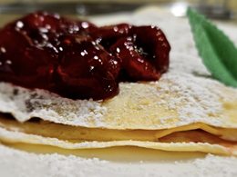 Naleśniki słodkie: dżem truskawkowy