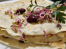 Naleśniki wytrawne: ser, gyros, kukurydz, fasolka czerwona, papryczki jalapeno