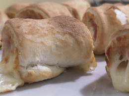 Pizza bułeczki z nadzieniem: ser, szynka