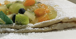 Naleśniki słodkie: owoce, miód